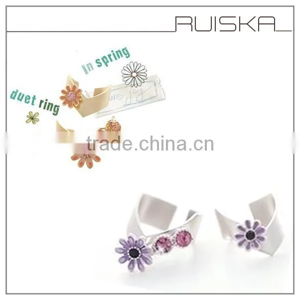 V Shaped Arrow Crystal Small Flower Ring