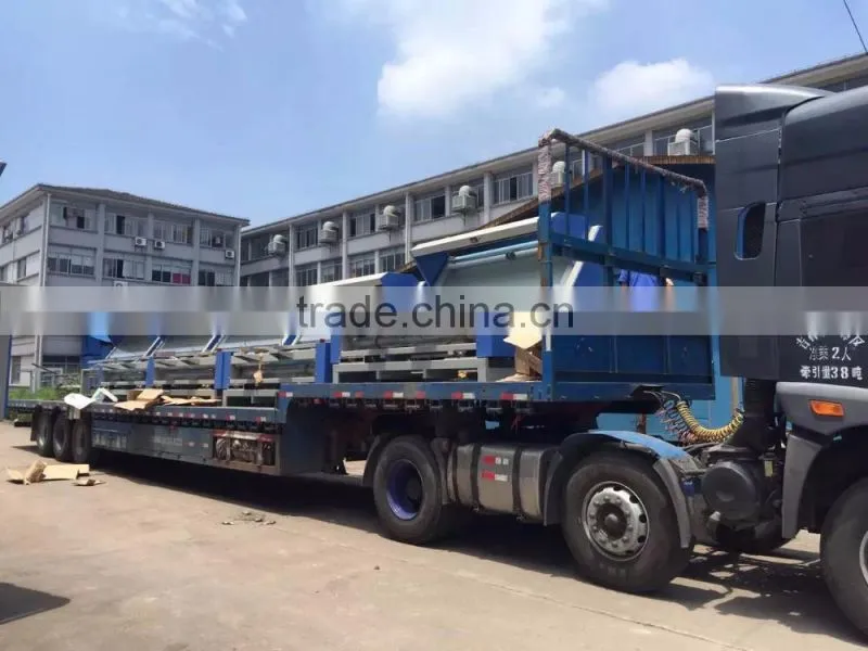 VERTICAL FABRIC-CUTTING MACHINE