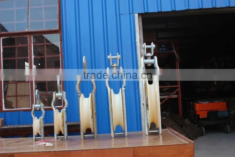 Hook or clevis style single sheave stringing pulley block suitable for ACSR