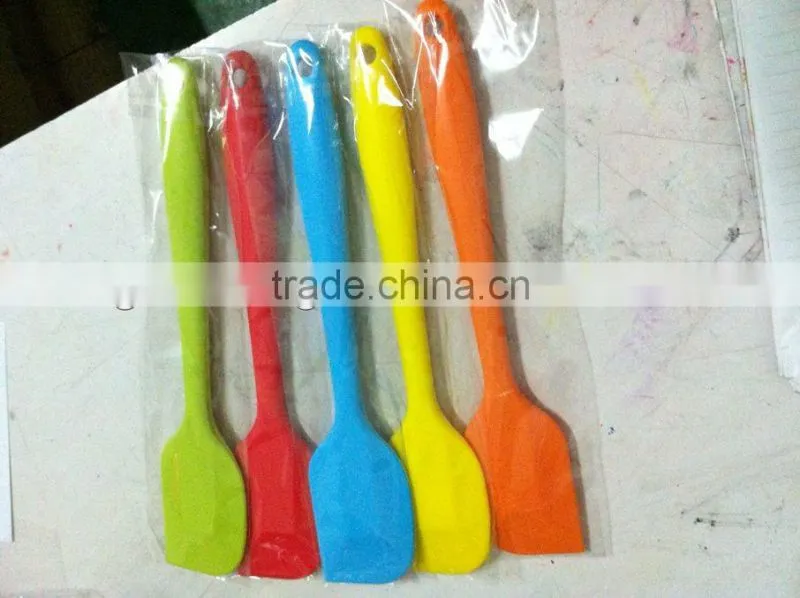 large size 28.5cm wholesale silicone kitchen spatula with metal insert