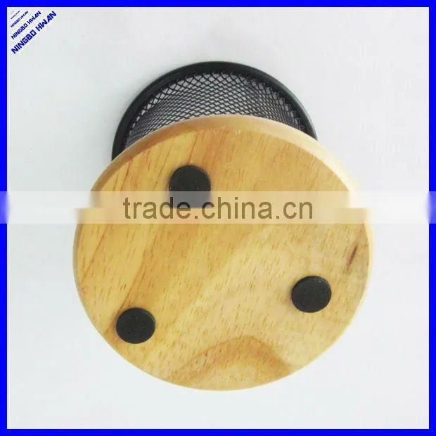 2015 new design round wire mesh pencil holder with wooden base