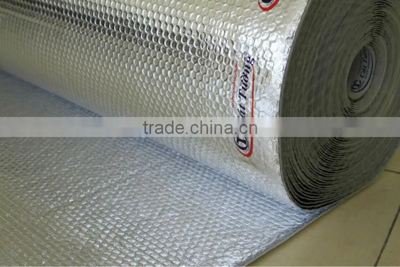 Metalized bubble insulation for packing and wrapping cargo