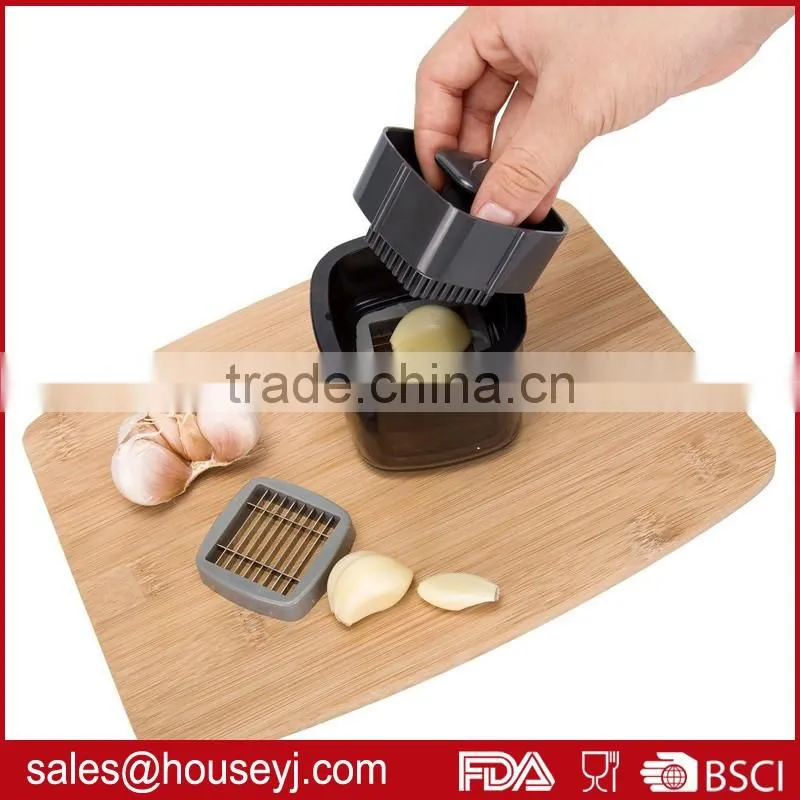 double function garlic press garlic chopper garlic crusher with sharp stainless steel blade and plastic tontainer