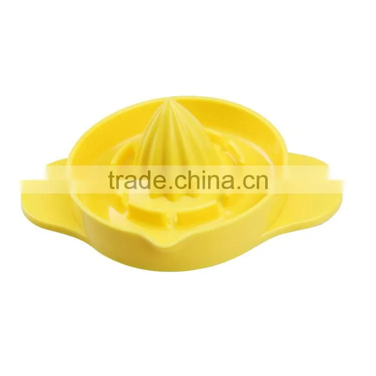 high quality manual plastic lemon squeezer with scale