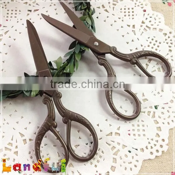Vintage Special Engraved Lace Fabric Wool Bronze Scissors