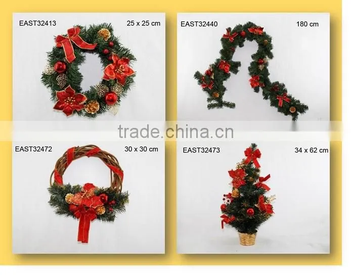 Red and green small plush christmas gift box