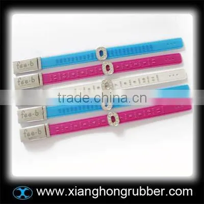 Custom embossed logo silicone bracelet