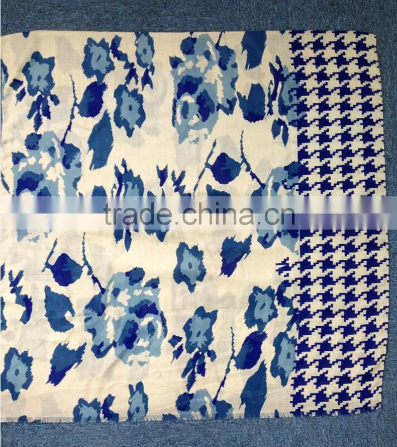 Customized polyester / viscose scarf with screen printing for women, autumn and winter style