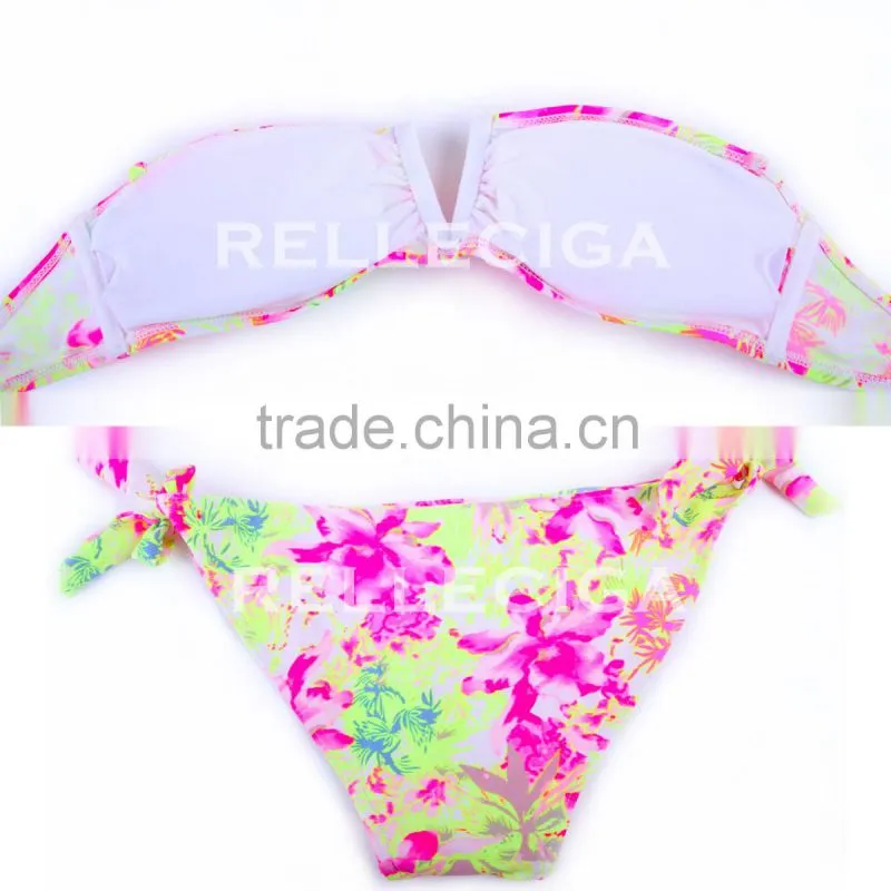 RELLECIGA Full-Lined High Contrast Floral Blooming Pattern Bandeau Bikini Swimwear with Front V