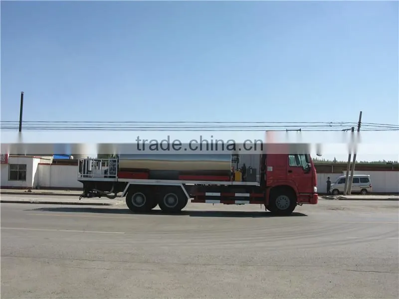 SINOTRUK 6x4 12000liters bitumen sprayer truck