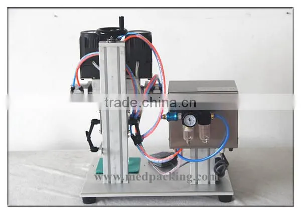 Semi-automatic duck-billed cap screwing machine