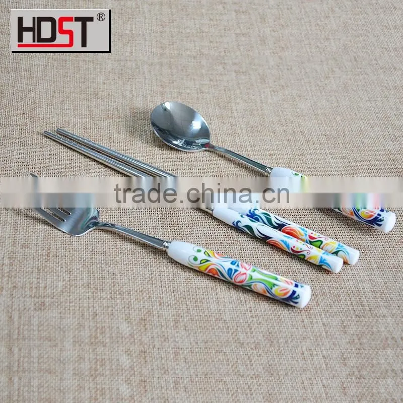 promotional hot selling Vibrant color plastic handle low price flatware for dinner
