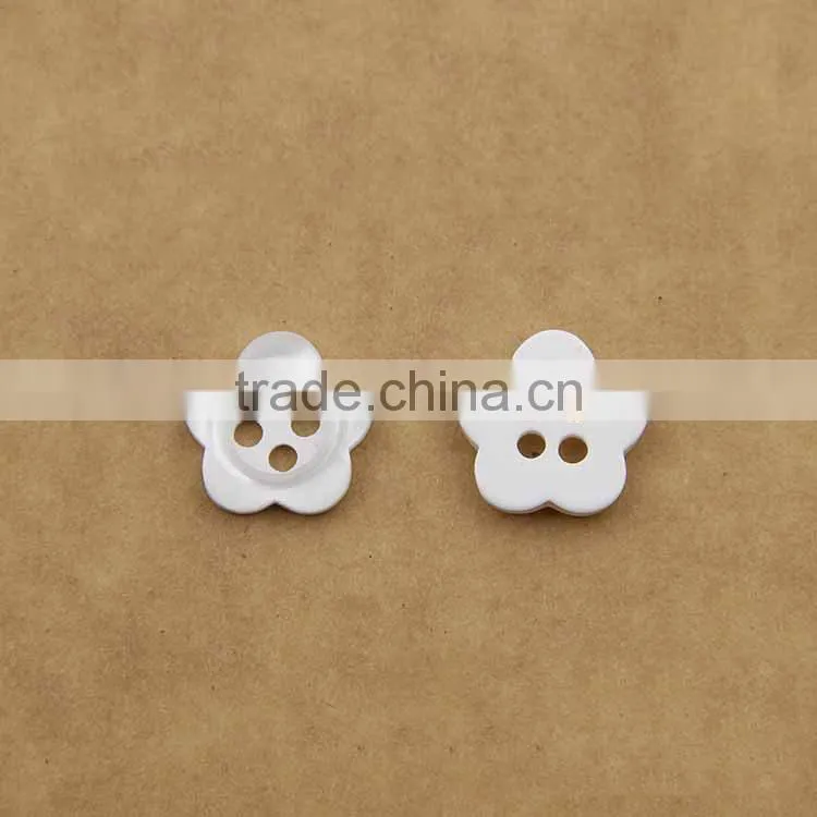 Resin Material Pearl White 2-Holes Flower Fancy Shirt Button For Ladies