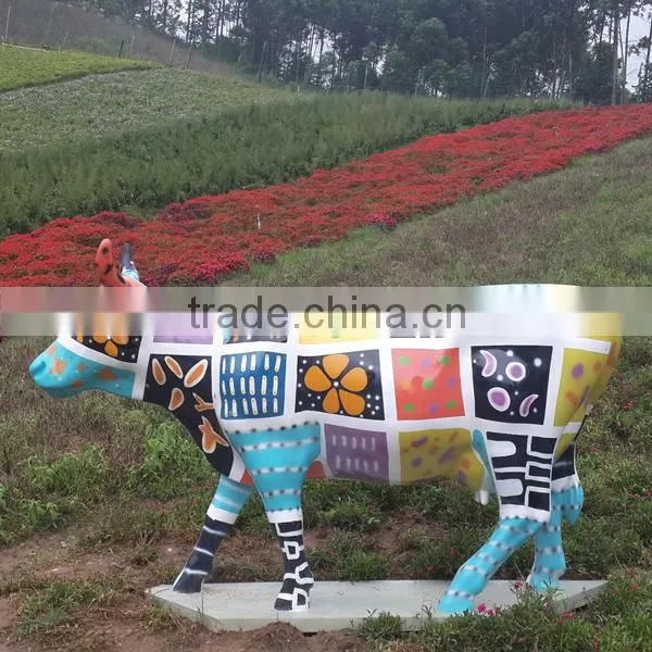 Fiberglass handmade standing cow for garden outdoor decoration