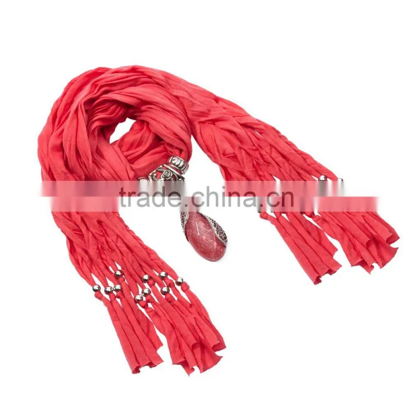 2016 New design metal heart shaped pendant scarf