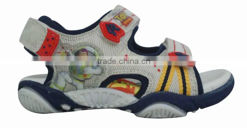 high quality sports hollow out kids fancy sandals with toy