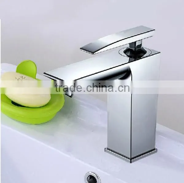 good quality chrome finished deck mounter brass basin mixer , single handle water tap bathroom design