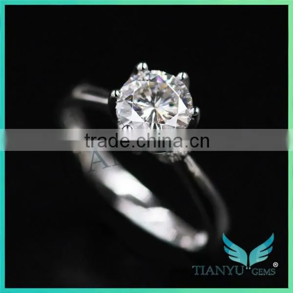 latest design customized 14k gold 1 carat forever brilliant moissanite rings on the finger