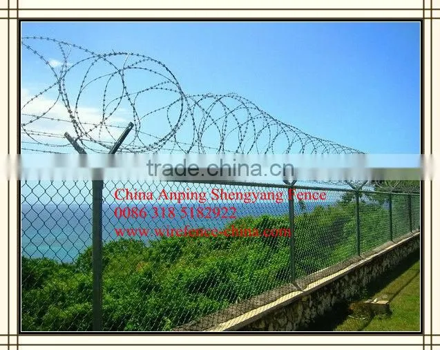 China galvanized chain link fence with barbed wire