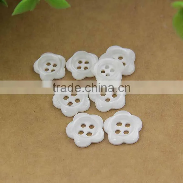 Resin Material Pearl White 2-Holes Flower Fancy Shirt Button For Ladies