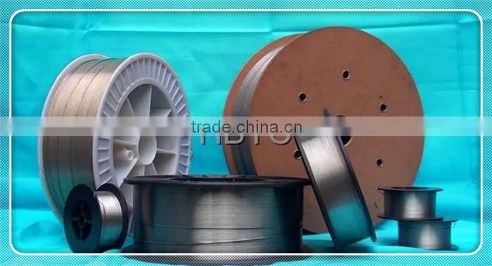 Hardfacing flux cored wire with crackfree deposition