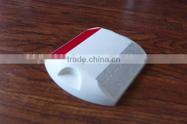 Highway brightness durable plastic road stud ,cheap price plastic road reflector