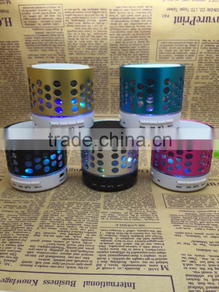 Round hole wireless Small mobile phone bluetooth speakers subwoofer TF card speaker hands-free speaker with LED FM