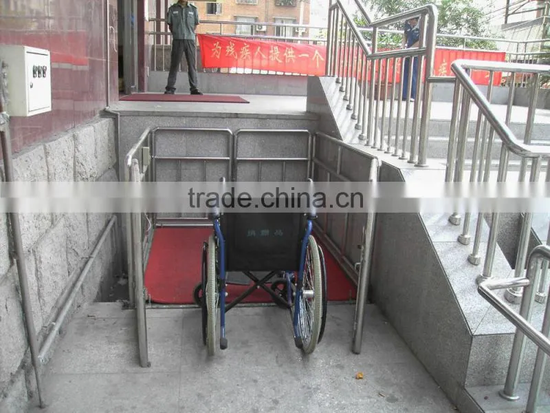 Adjustable height lift platfor with no obstacle for disabled people