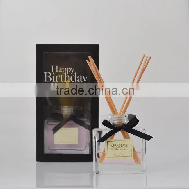 Reed diffuser with glass bottle