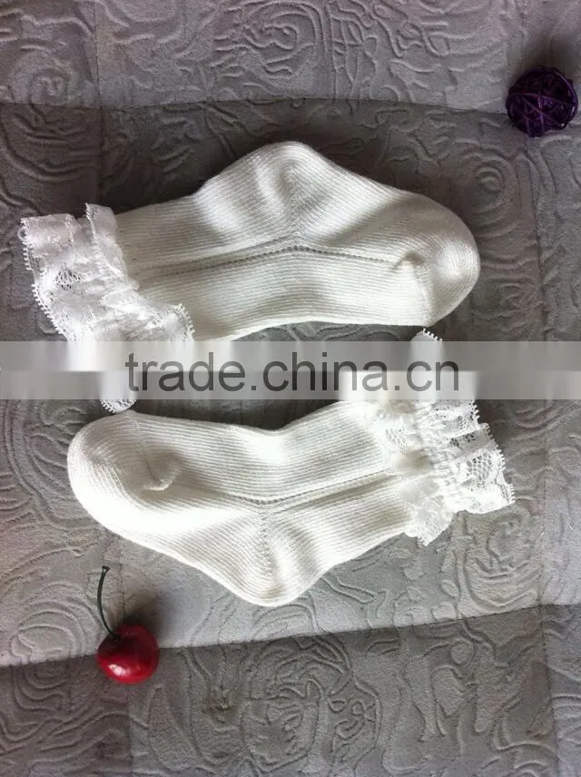 2015 good quality classic white lace design baby socks