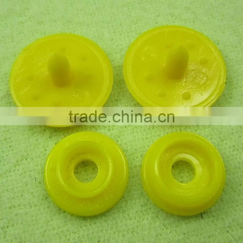 plastic snap fasteners/buttons