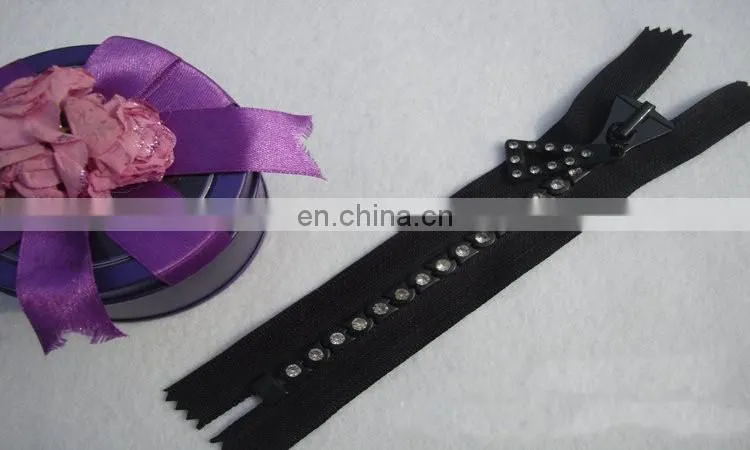 2017 YIWU most popular beautiful diamond zipper manufacturer