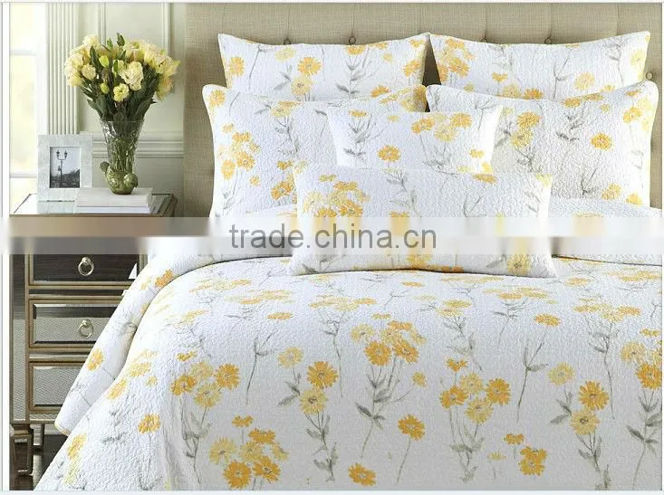Modern green leaf printed quilt/bedspread