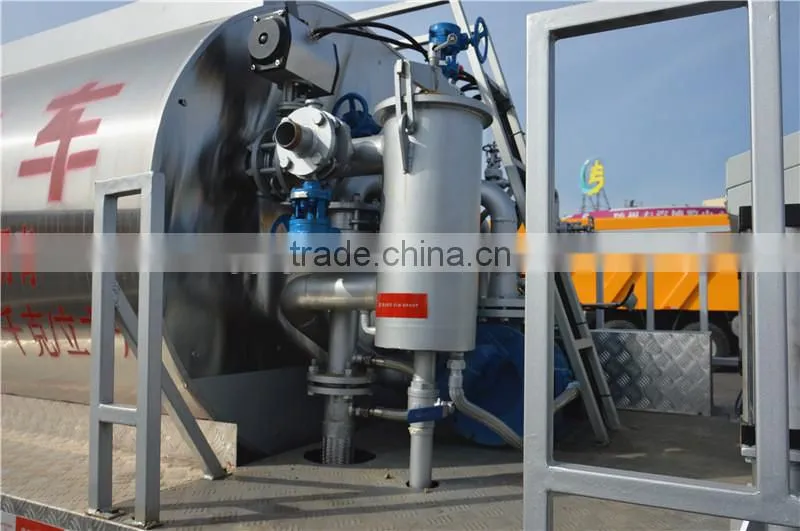 SINOTRUK 6x4 12000liters bitumen sprayer truck
