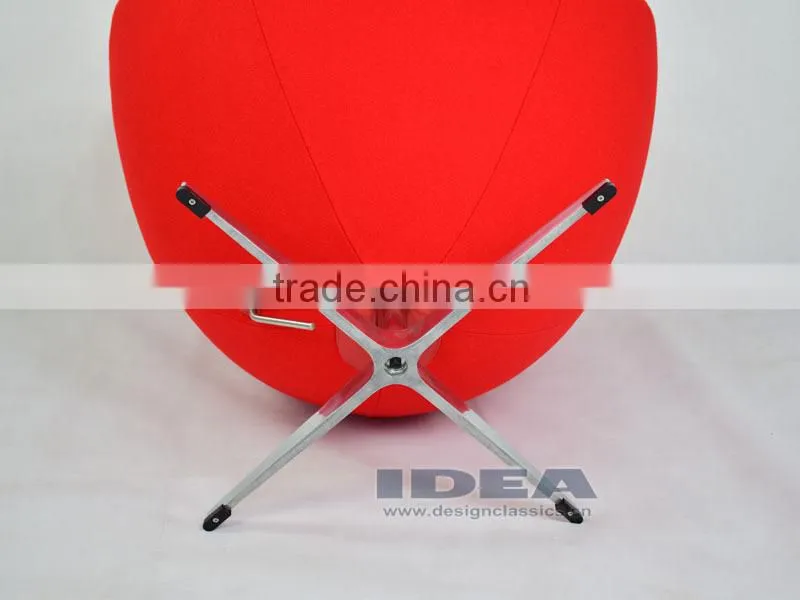Replica Arne Jacobsen Egg chair - Red Wool Fabric - polished aluminum base