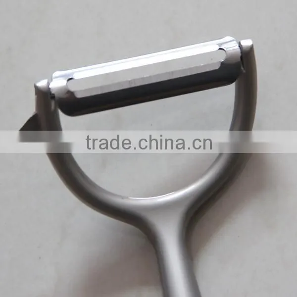 Peeler for daily life use