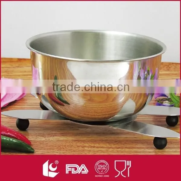 Stainless steel expandable metal pot holder with rubber feet