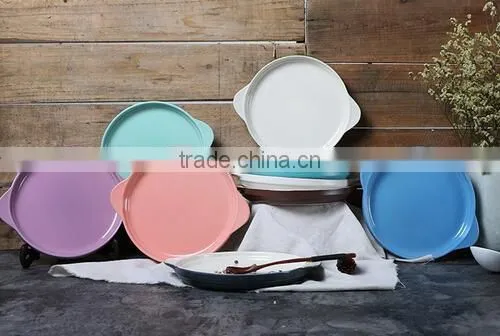 9'' Ceramic round bakeware with ear handle ceramic cake bakeware with handle breakfast ceramic tray