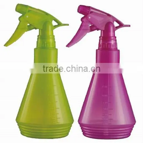 Plastic trigger spray bottle