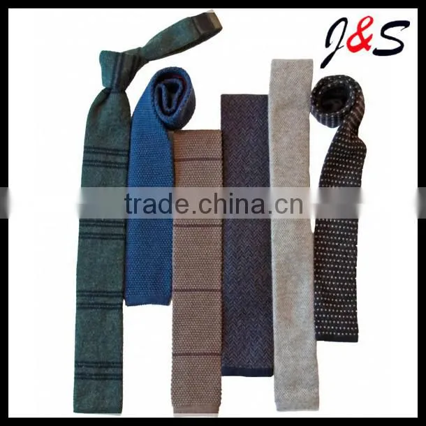 2014 Latest Design Silk Knitted Tie With Blue And Grey Stripe Pattern