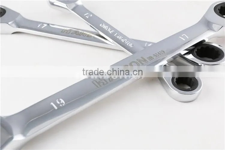 Double head ratchet wrench with mirror surface