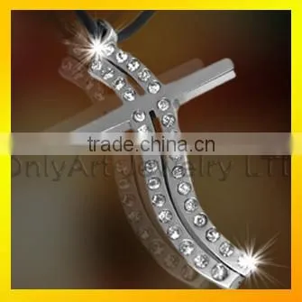 brushed flower design and shiny cz in the middle titanium or stainless steel pendant for women or men