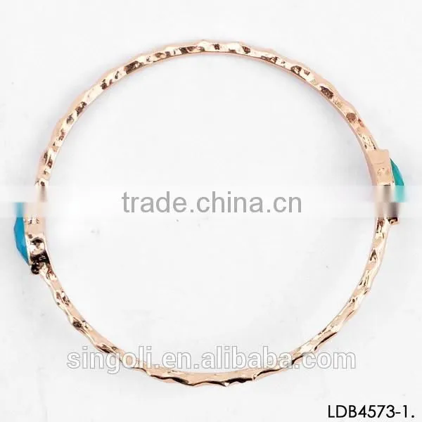 Lacquer wave shape gold bangle hammered thin alloy bracelet gold with emerald charm bracelet alibaba china supplier