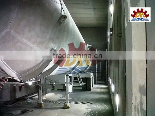 sand blasting room with sand blasting tank