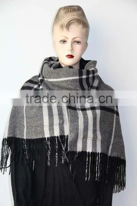 100%wool pocket scarf
