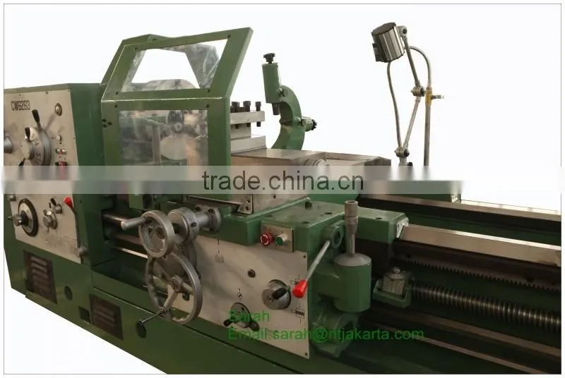 The hot sale and low price heavy duty horizontal/universal lathe CW6263 of China