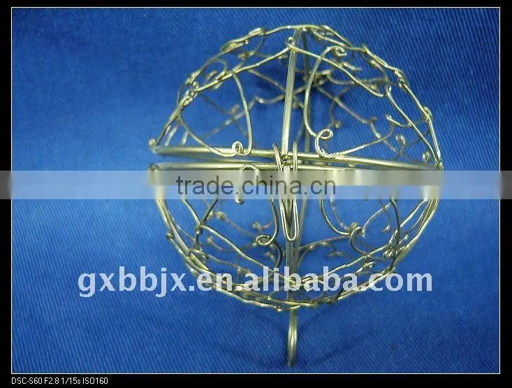 Gold iron decorative bouncy balls set of two