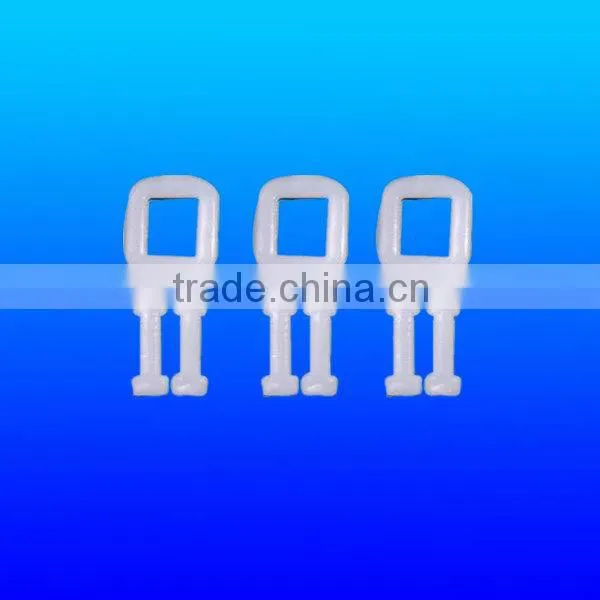 Plastic packing strap buckle
