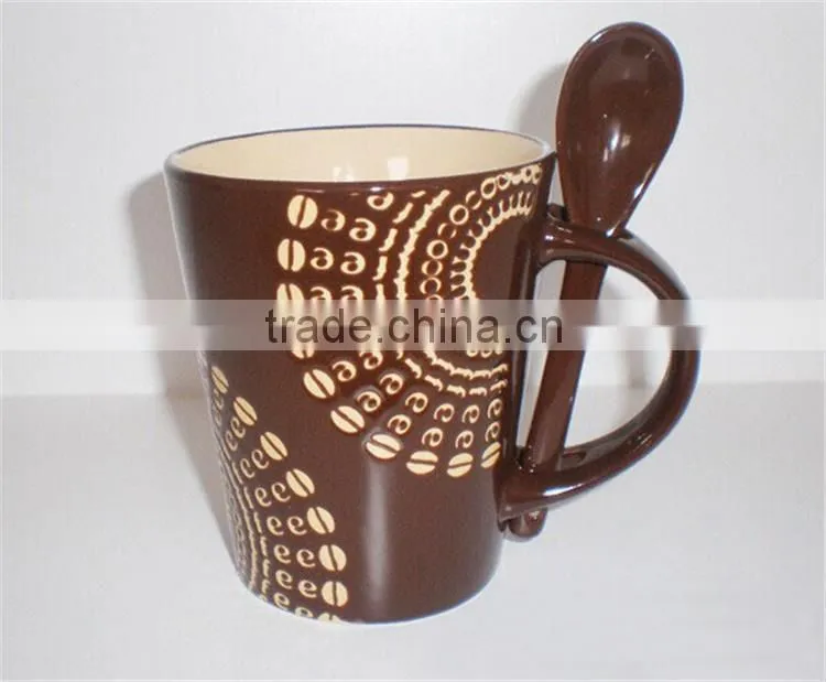 Wholesale glazing ceramic mug with spoon in handle