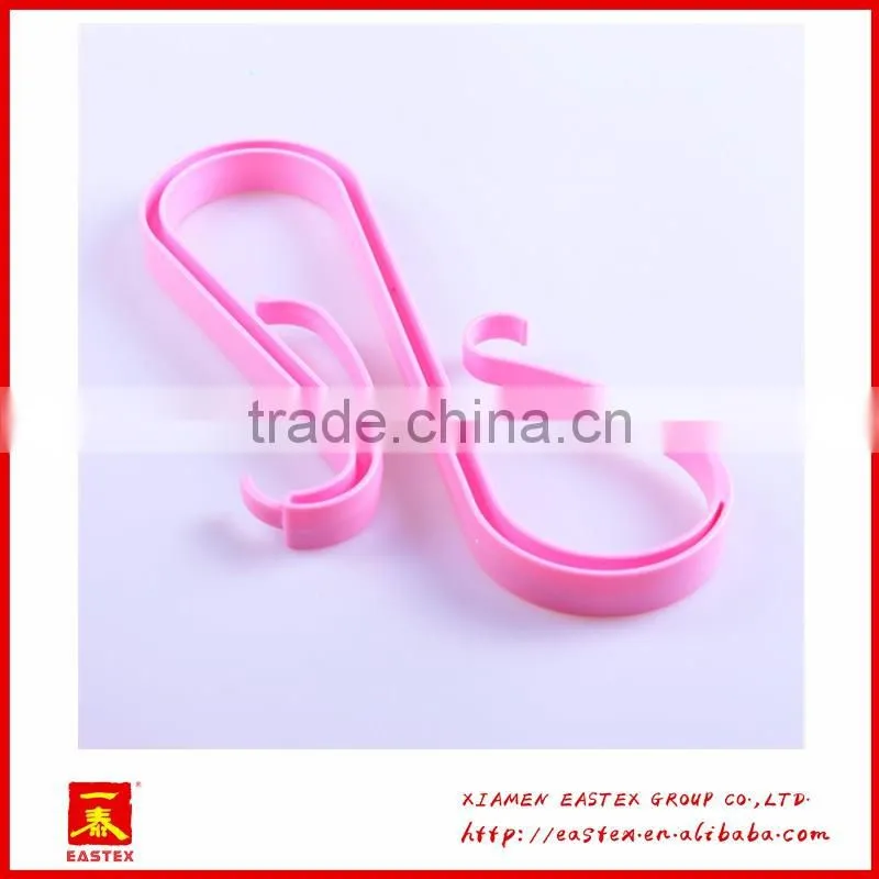 Extra strong and multipurposed S shaped quilt and pillow fixation hanger hook